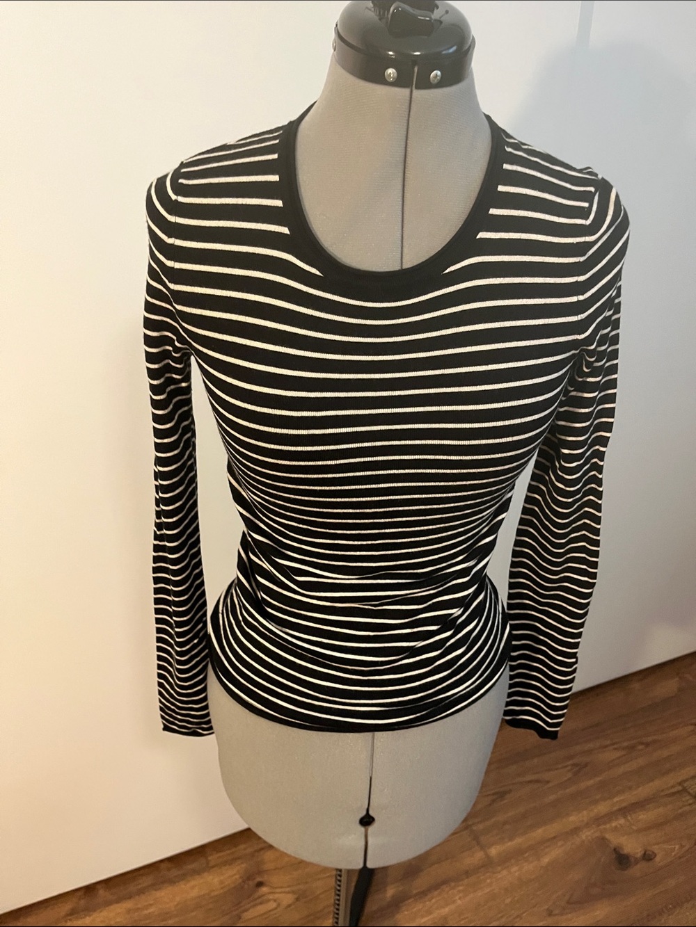 Zara Black and White Striped Long Sleeve Crewneck Top - Picture 3 of 4